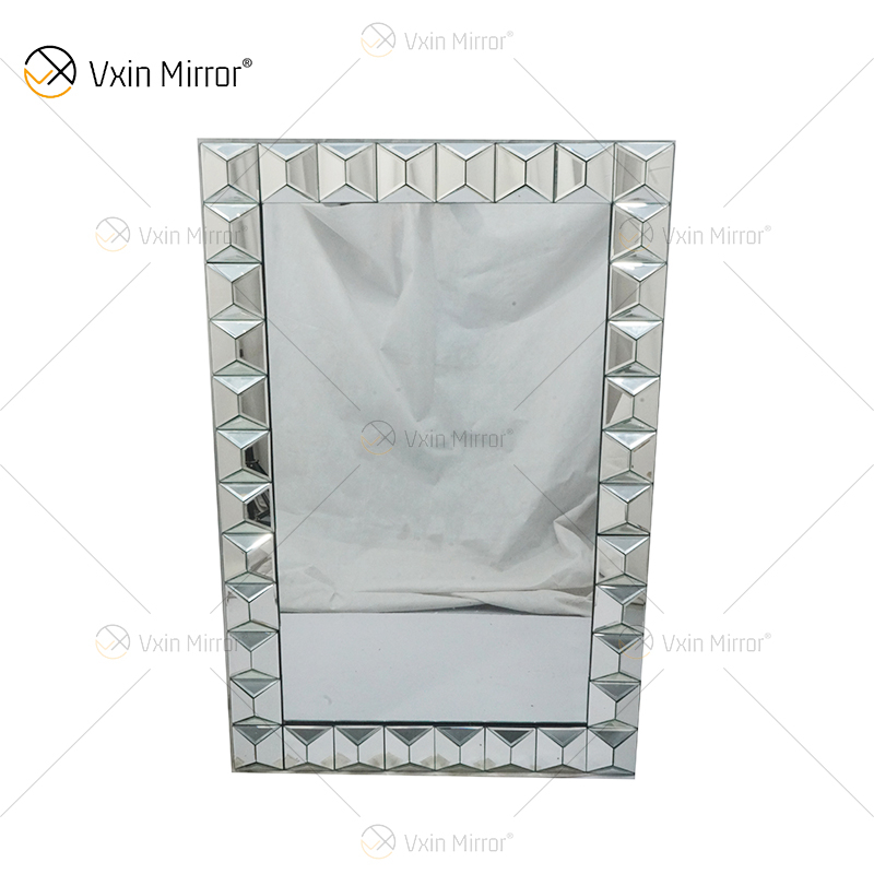 Rechteckiger WXM-1010 Wandspiegel aus Glas mit mehreren Facetten