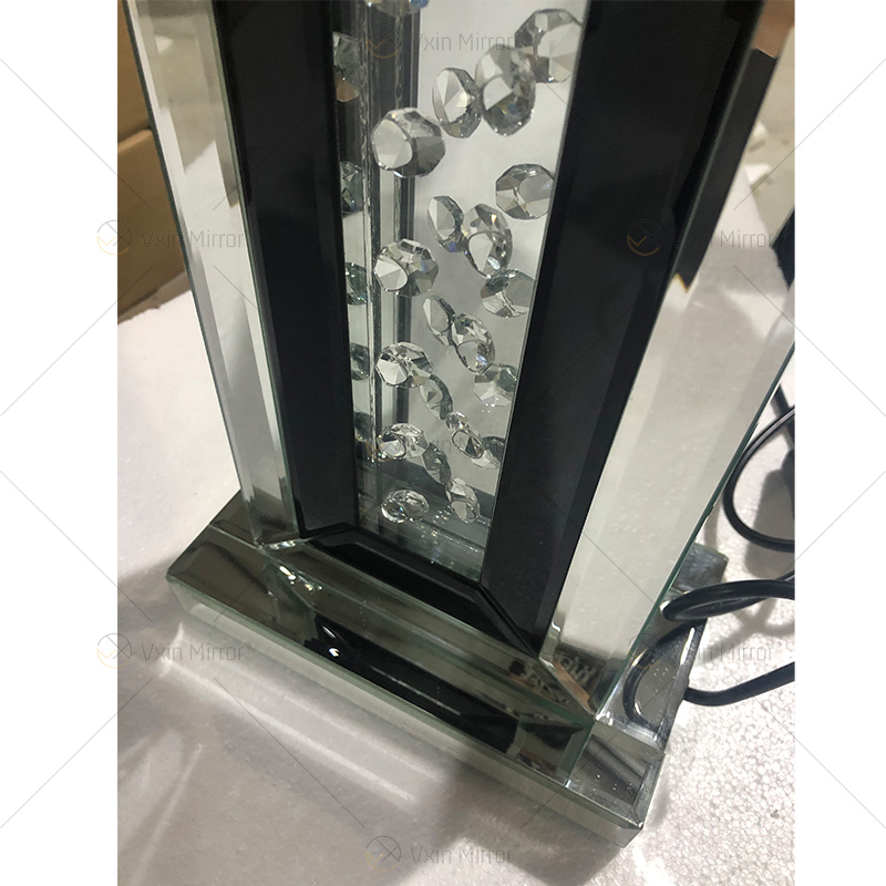 Factory Supply WXTL-143 Moderne Tischlampe mit silbernem und schwarzem Rahmen und Lampenschirm für Schlafzimmerspiegellampe
