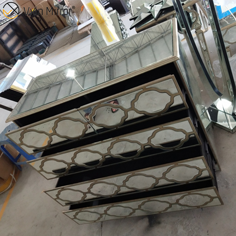 Modern und zeitgenössisch Elkton Nachttisch mit 3 Schubladen, verspiegelter Akzent, 4 Schubladen, verspiegelter Nachttisch, WXF-672