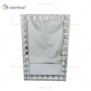 Rechteckiger WXM-1010 Wandspiegel aus Glas mit mehreren Facetten
