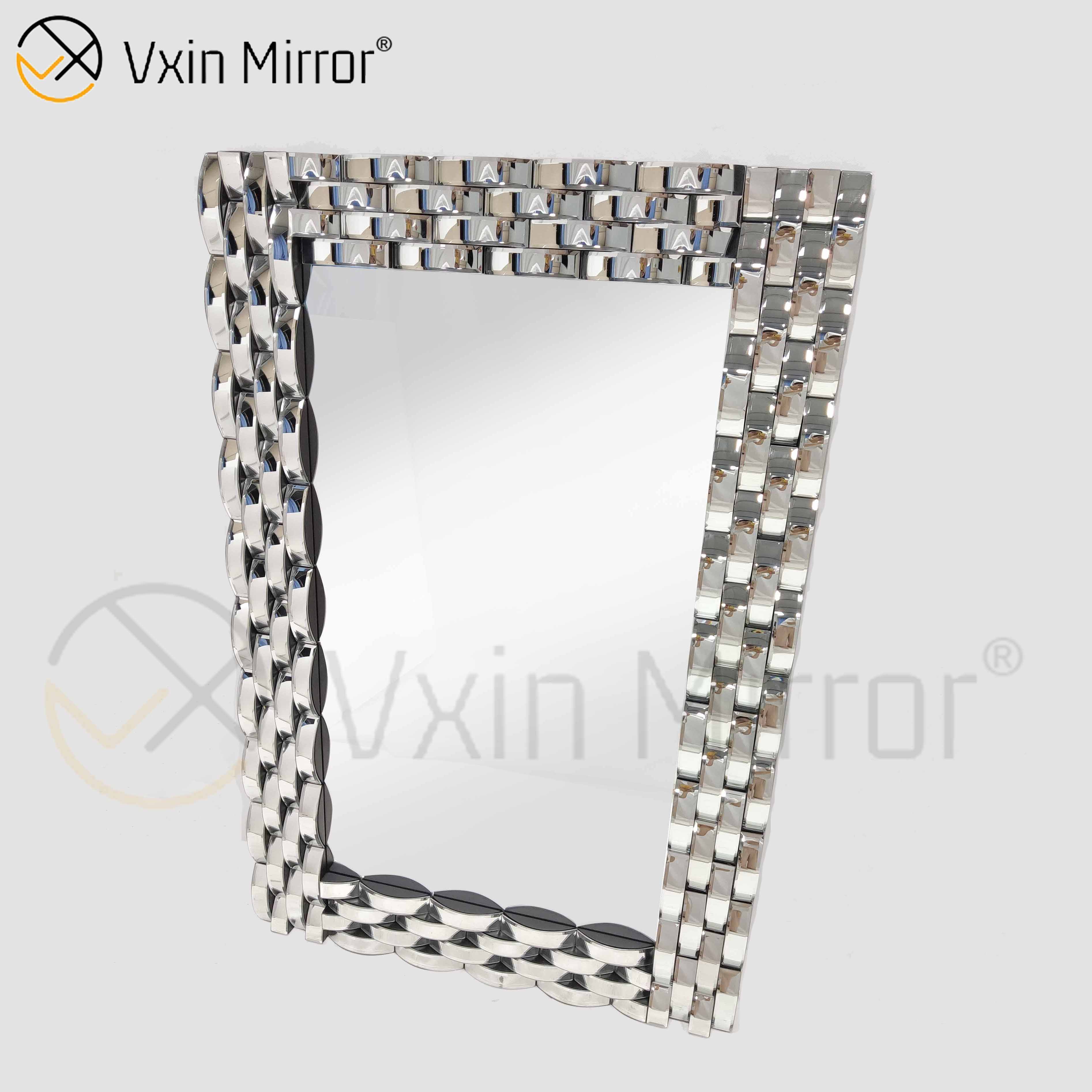 Wanddekoration, silberfarbener, gebogener Glas-Wandspiegel